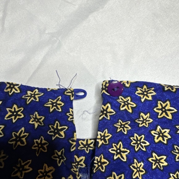 Norton McNaughton VintageTop With Navy Blue Fabric & Yellow Daisy Floral Pattern - Picture 6 of 8